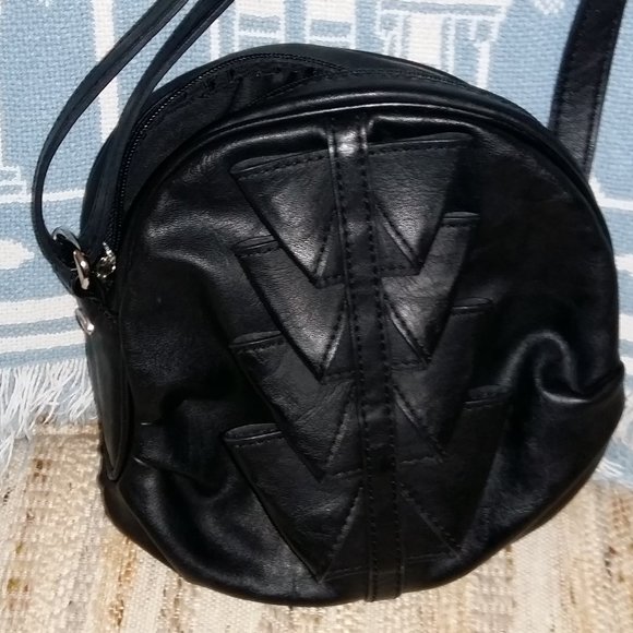 EDC - NWOT - black crossbody purse. - Picture 1 of 3